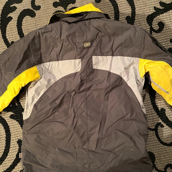 686 Women’s Snowboard Jacket - Picture 2 of 3
